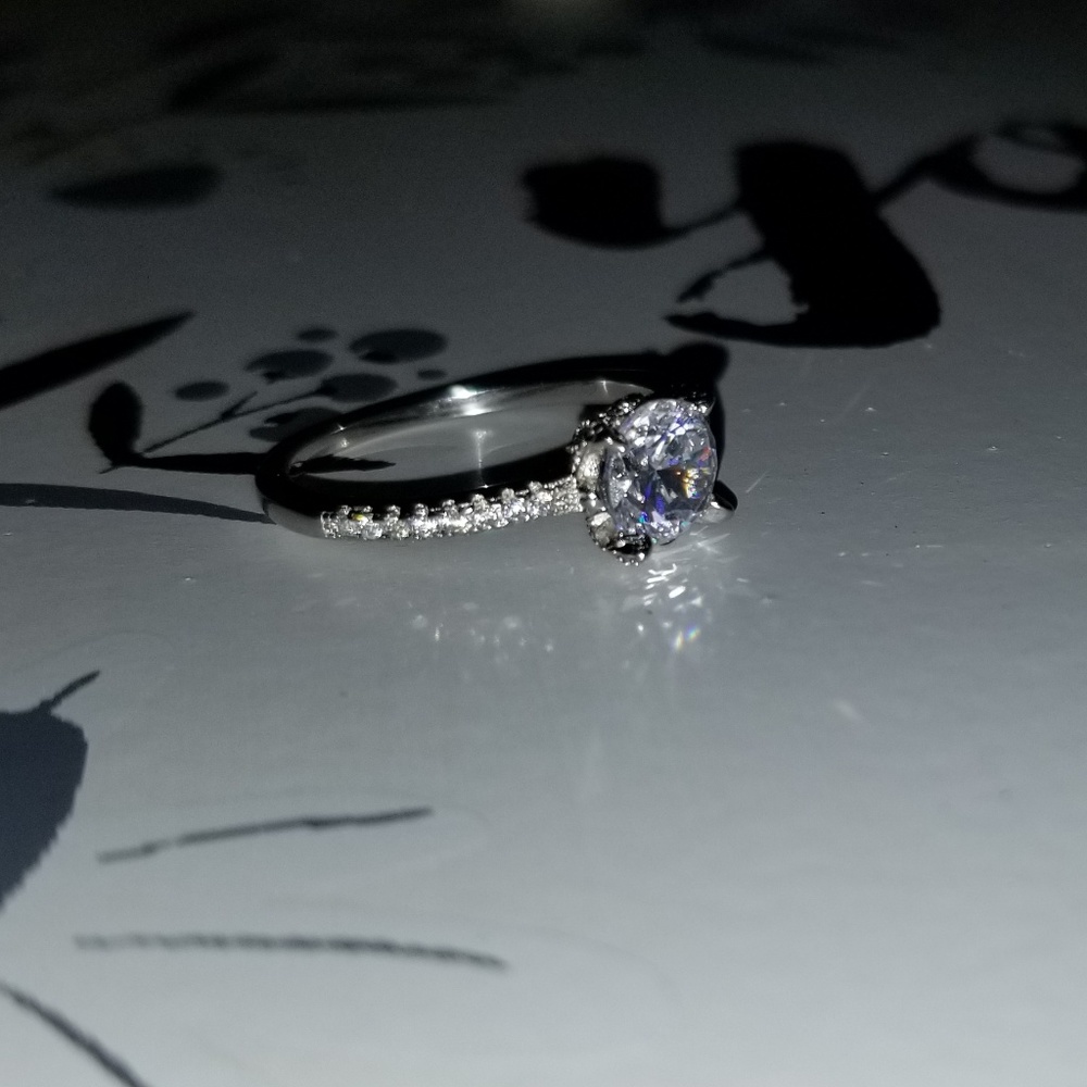 NWOT 2CT CZ Size 8 Sterling Silver Ring